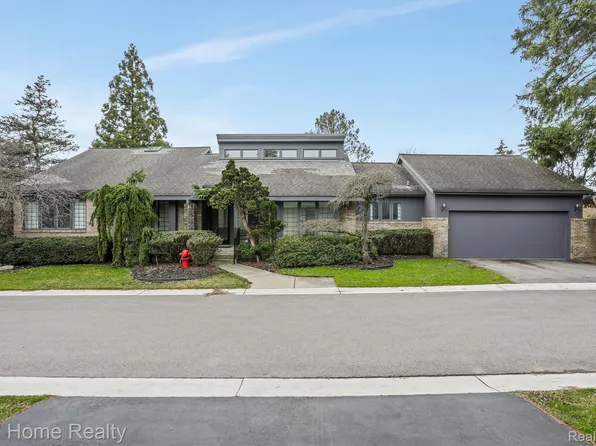 5514 Woodland Ct, West Bloomfield, MI 48322