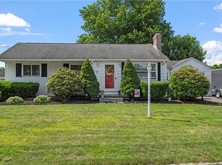 12 Commodore Ave, Warwick, RI 02888
