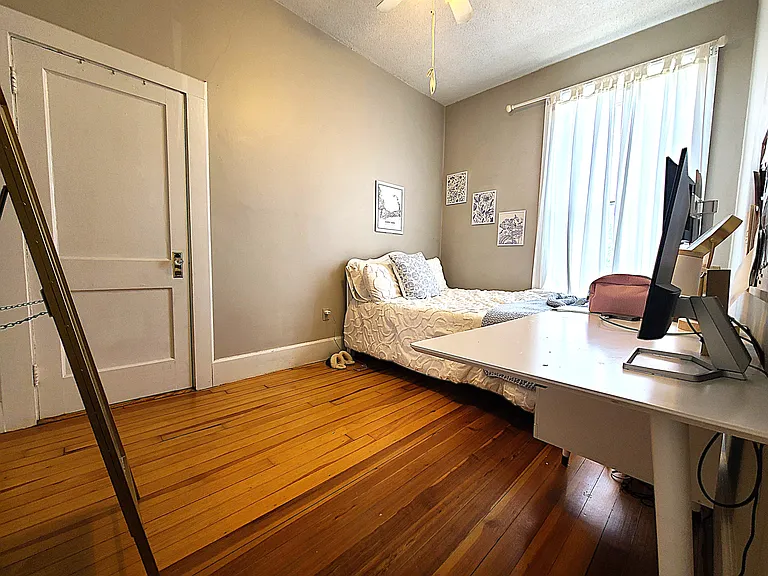 554 E 4th St #3 — Photo 6