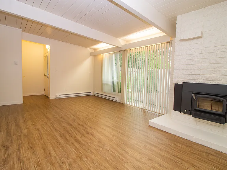 Tahitian Terrace Apartments — Photo 2