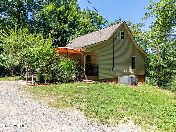 4th image of 1042 Old Oliver Rd