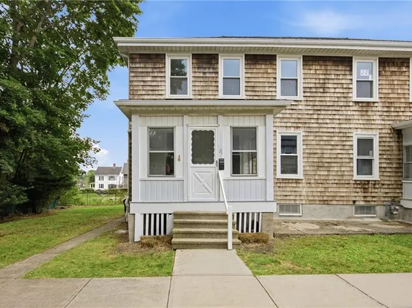 21 Princeton St, Newport, RI 02840