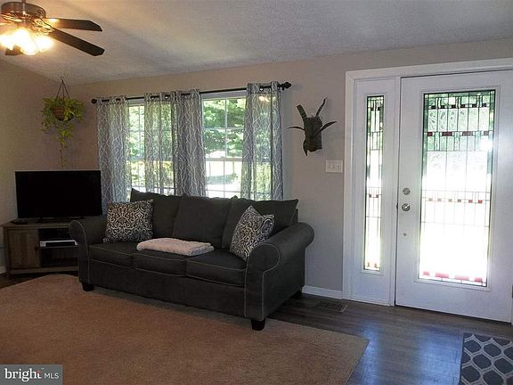 3rd image of 12 Heritage Farm Dr