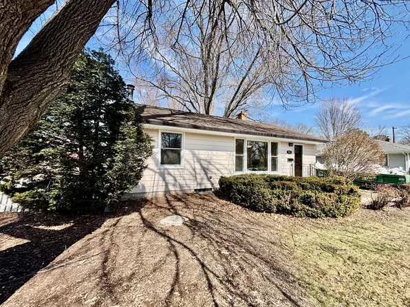 993 Roma Ave, Roseville, MN 55113