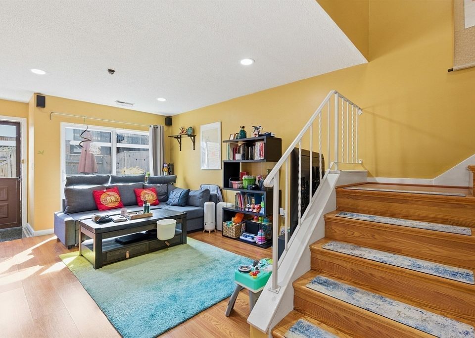 1st image of 64 Rosewood Dr #64