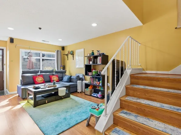 64 Rosewood Dr #64, Stoughton, MA 02072