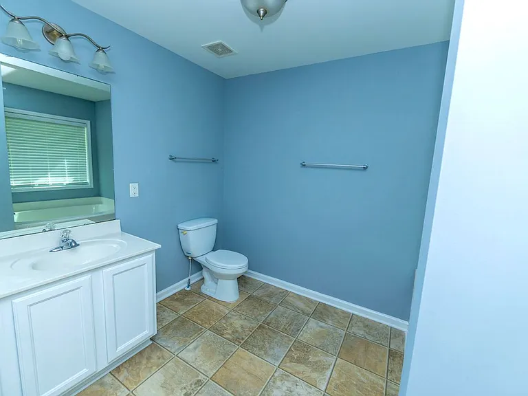 5815 Weddington Dr — Photo 14