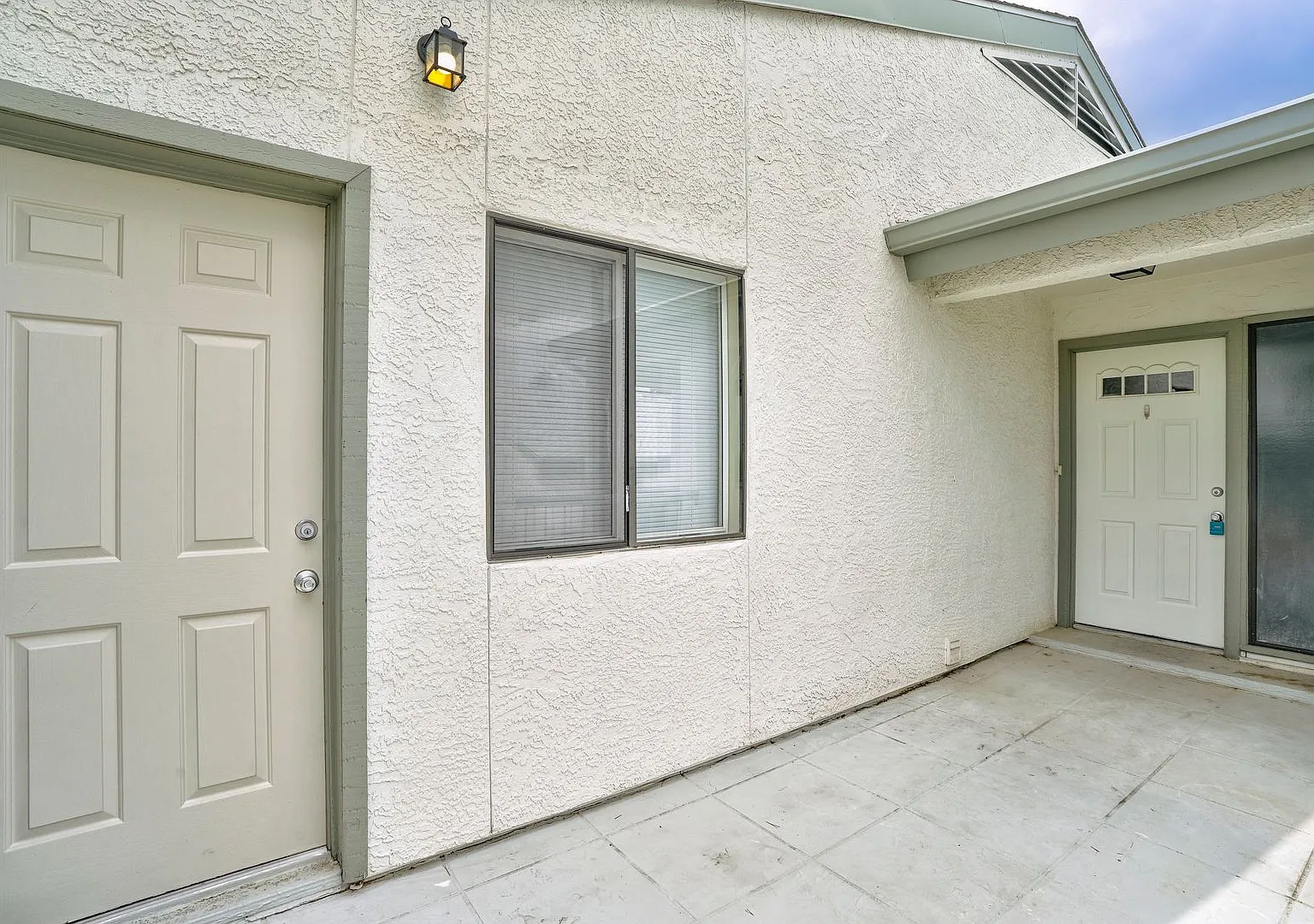 College Students Welcome! Rent this 3 Bedroom, 2.5 Bathroom Condo for Rent! — Photo 3