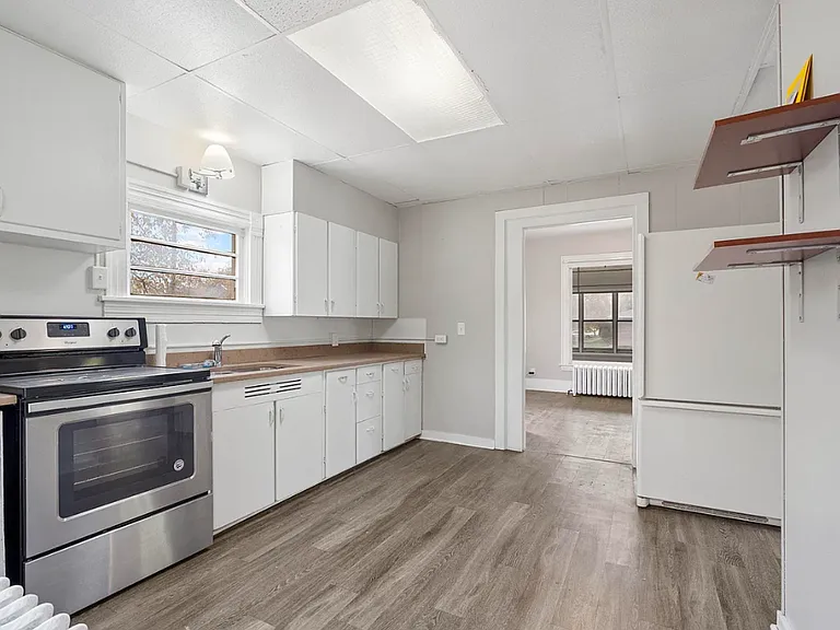 1103 State St — Photo 3