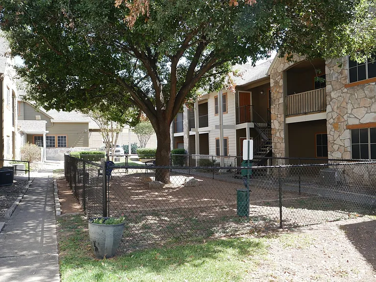 Madeira Apartments at Live Oak — Photo 39
