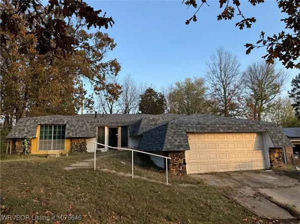 1302 6th Ter, Barling, AR 72923