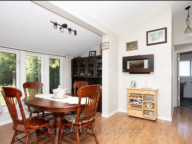 24 Hargrave Rd — Photo 6