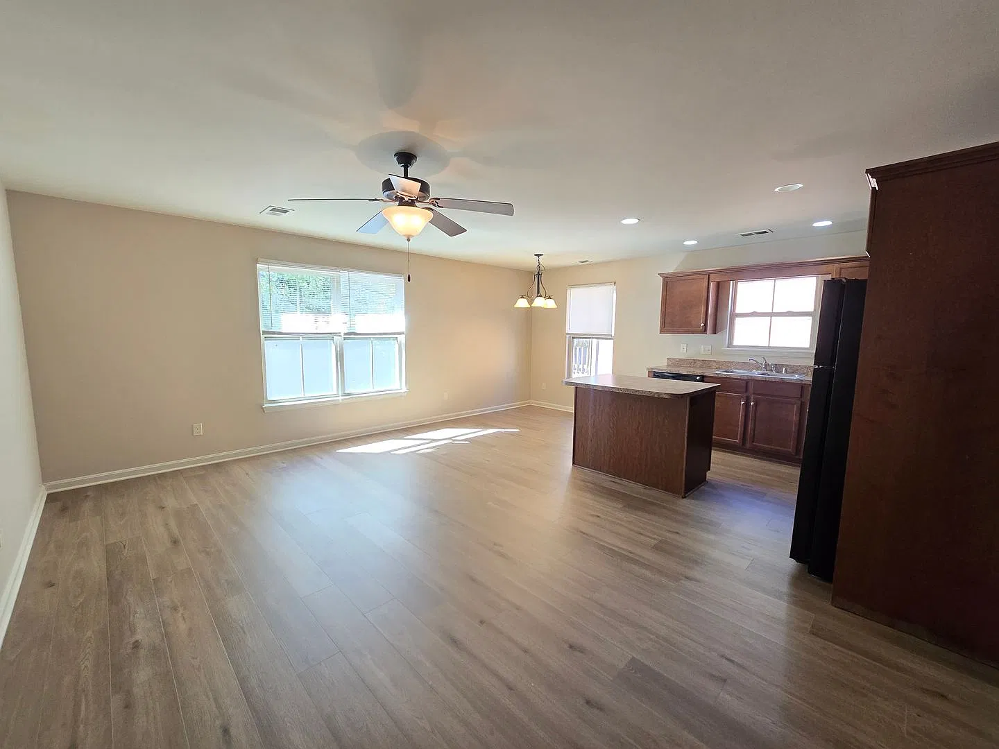 Rosewood Condos — Photo 4