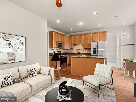 2nd image of 2530 Kensington Gdns Unit 406