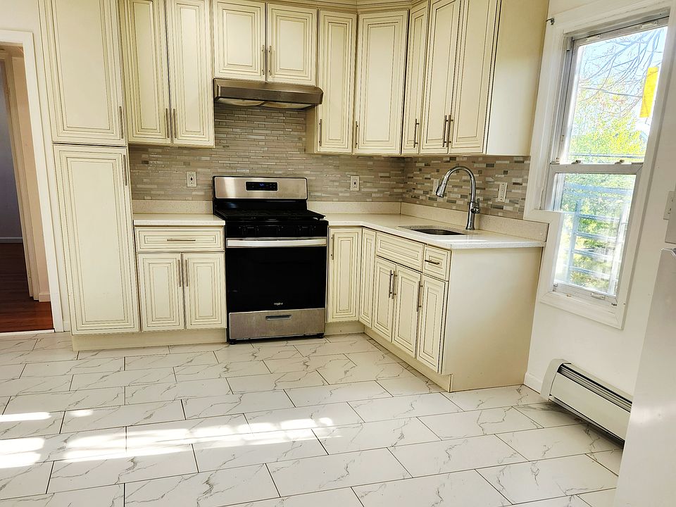 1st image of 4 Lawrence Ave Floor 2