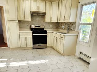 4 Lawrence Ave Floor 2, Lynbrook, NY 11563