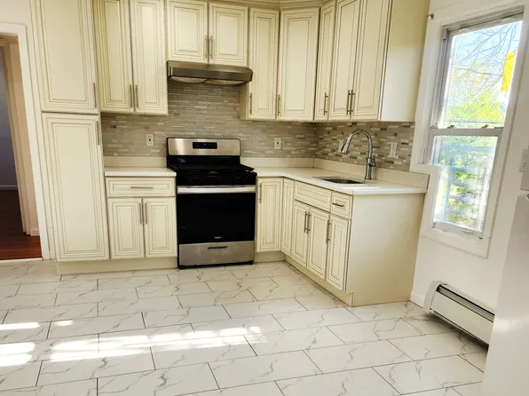 4 Lawrence Ave, Lynbrook, NY