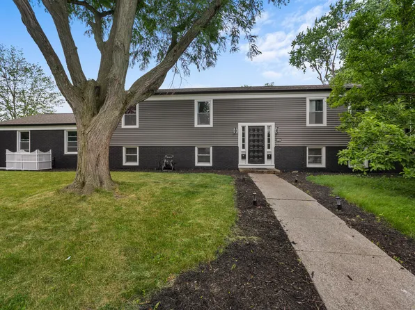 2103 Pond St, Urbana, IL 61801