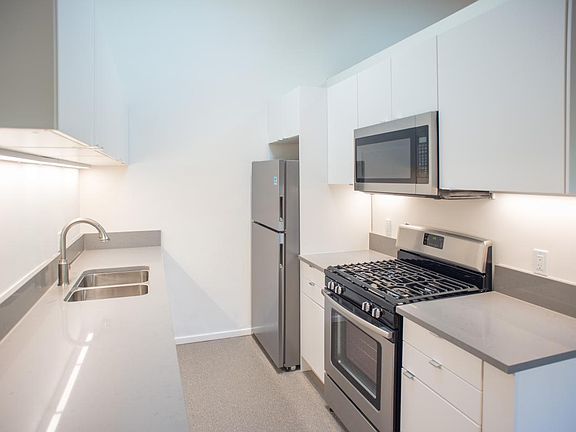 4th image of 629 Idaho Avenue # 8 Fl 2nd