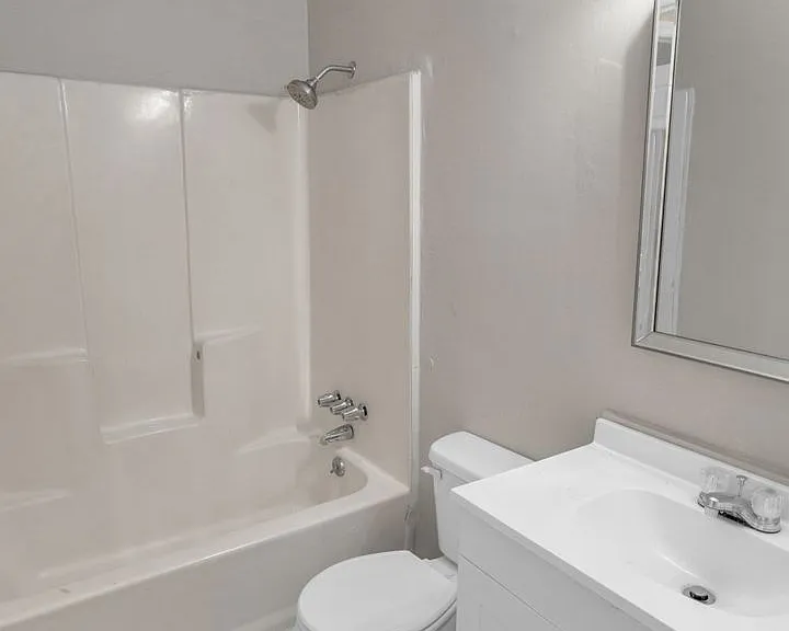 128 Calvin Ct #B — Photo 8