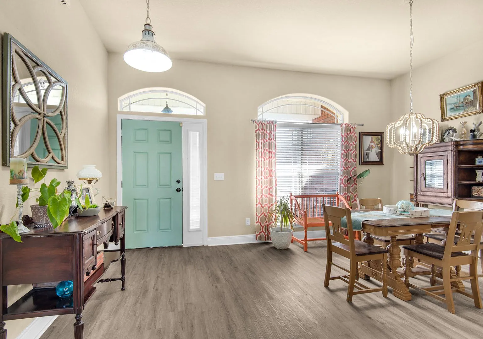 Splash in with a 4/2 pool home in Holly-Cliff Estates! — Photo 4