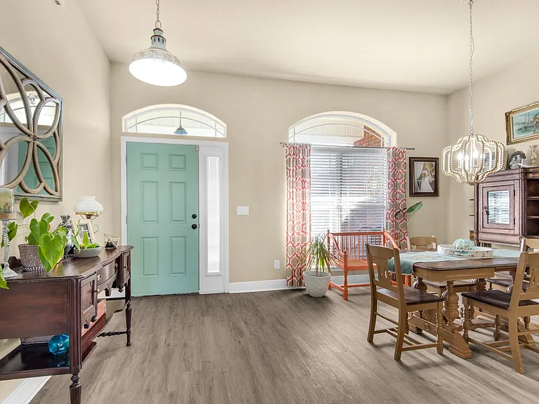 6165 Winchester Cir — Photo 4