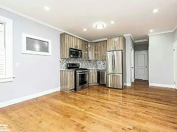 461 Milford Street image 17 of 19