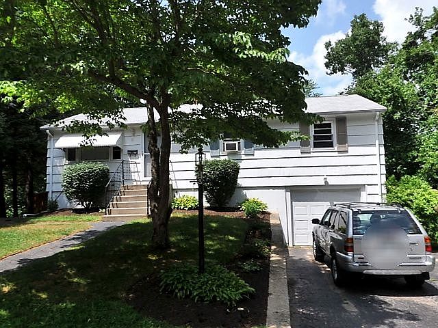 1st image of 10 S Glen Dr