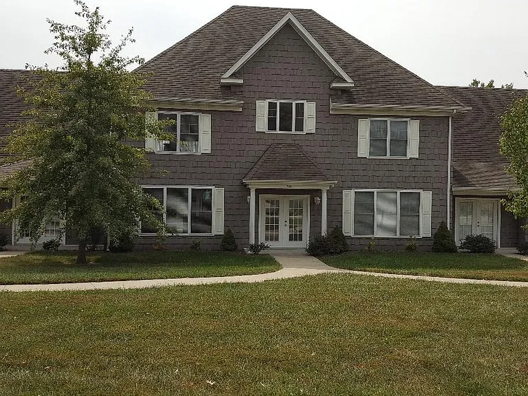706 Canterbury Dr #H — Photo 1