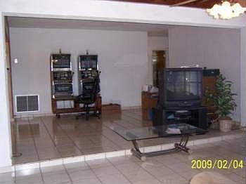 2nd image of 721 W 39th St