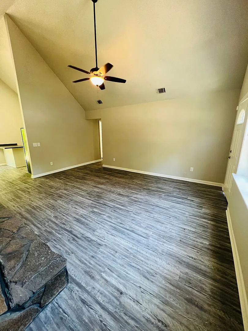 Building Photo - 908 Spanish Oak Dr