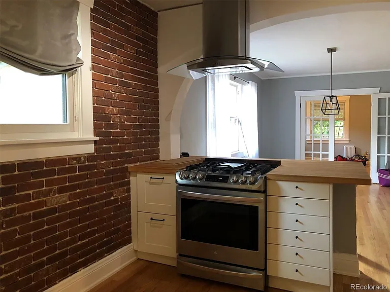 454 N Franklin St — Photo 5