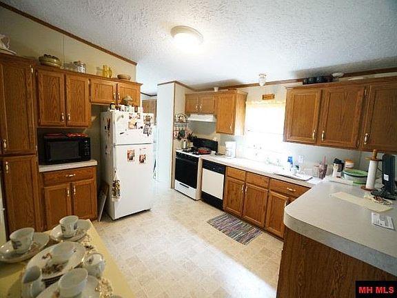 4th image of 252 Campbell Pl