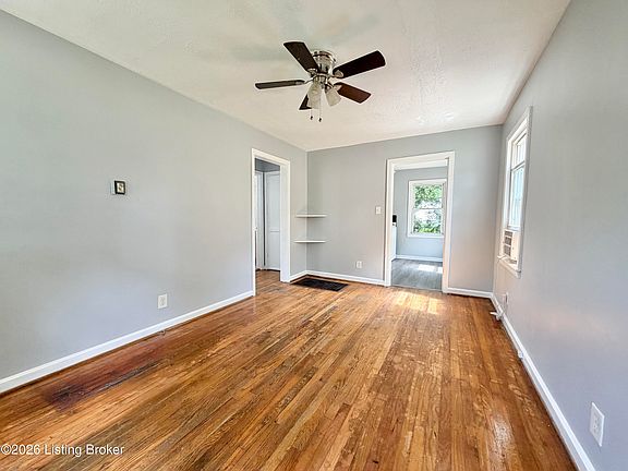 5th image of 927 Beecher St