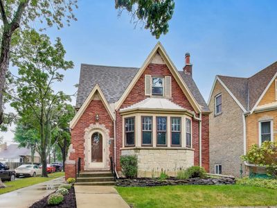 5501 W Byron St, Chicago, IL, 60641