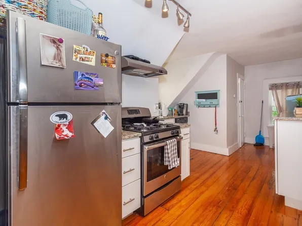 10 Thurston St #3, Somerville, MA 02145