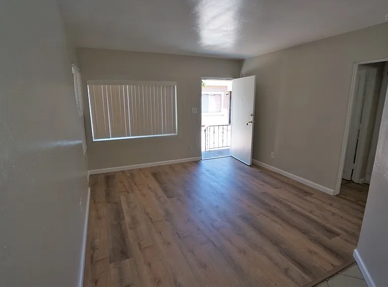 4265 Euclid Ave #4 — Photo 5