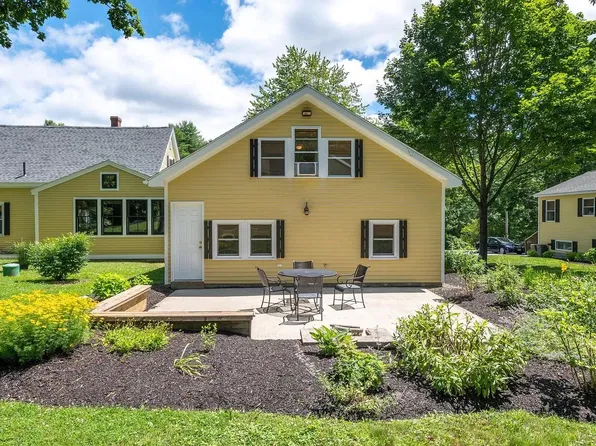 43 Park St, Freeport, ME 04032