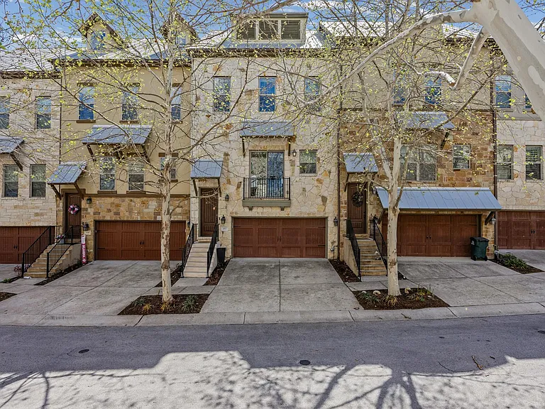 1112 Highknoll Ln #B — Photo 7