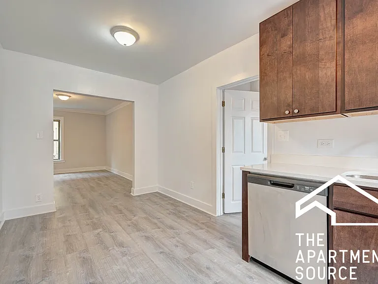 2340 N Spaulding Ave #1B — Photo 2