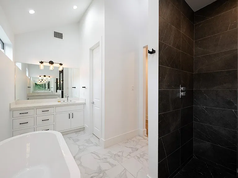 823 Aurora St — Photo 19