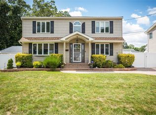 24 Worden Pl, West Babylon, NY 11704