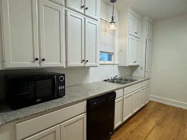 1109 W 22nd St — Photo 6