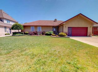 38914 Venetian Dr, Harrison Township, MI