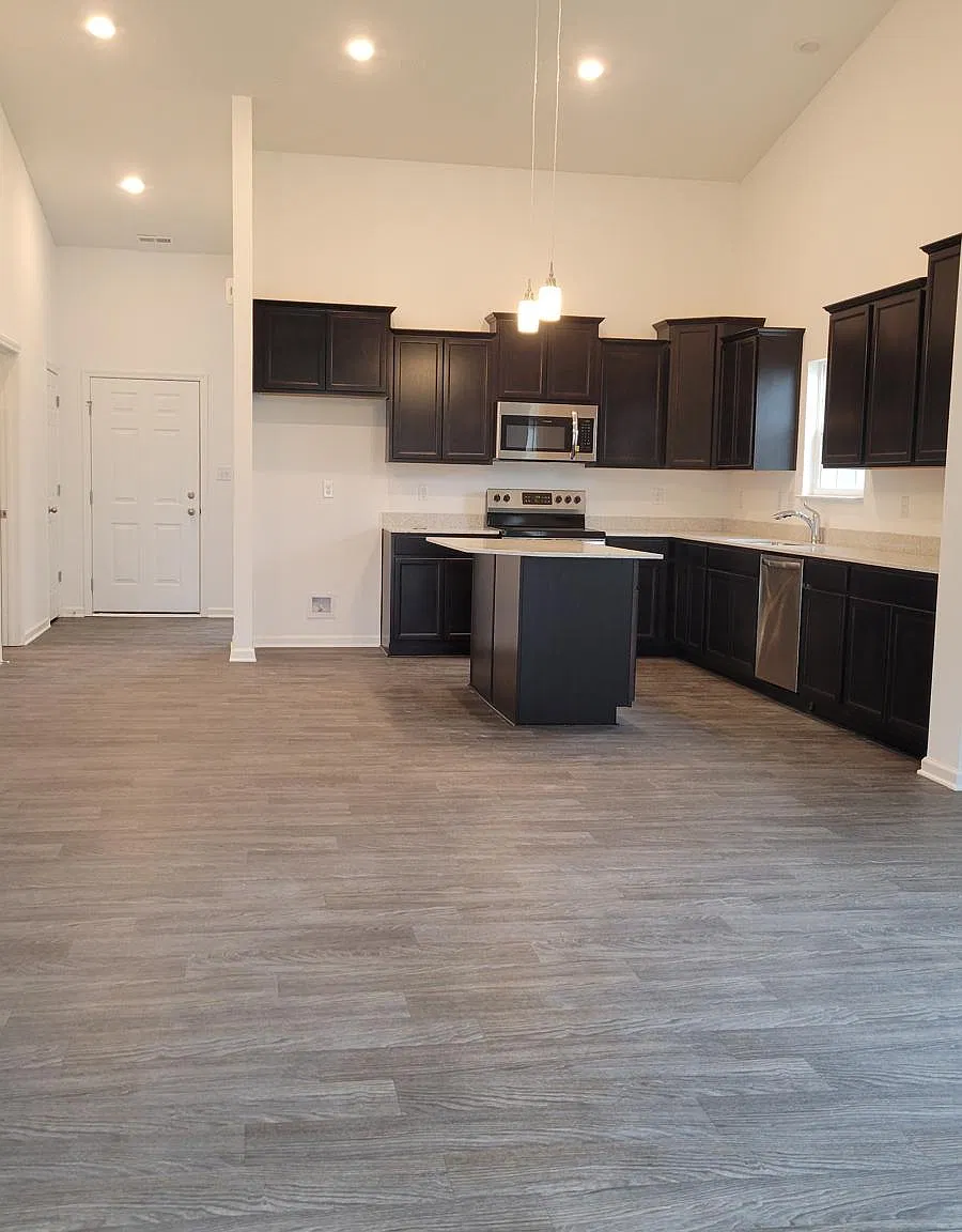3 bed, 1692 sqft, $2,200 — Photo 4