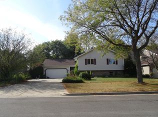 810 N Lyle Ave, Elgin, IL 60123