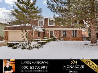 515 E Bauer Rd, Naperville, IL 60563