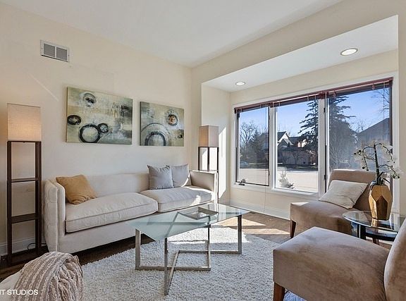 3rd image of 7726 Sugarbush Ln