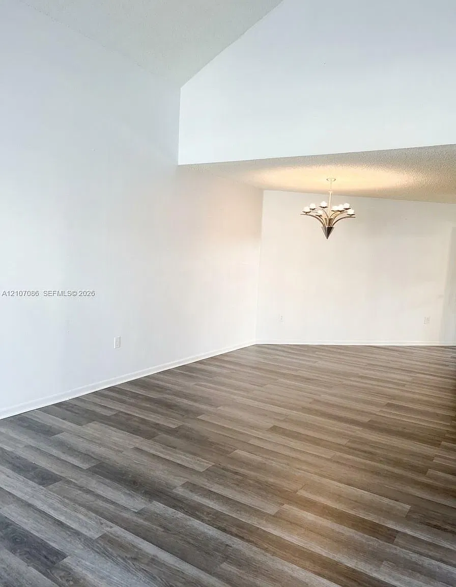Mediterranean Villas Cond — Photo 3