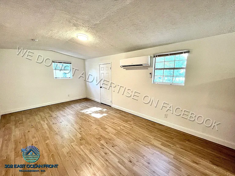 1558 Swift St — Photo 18
